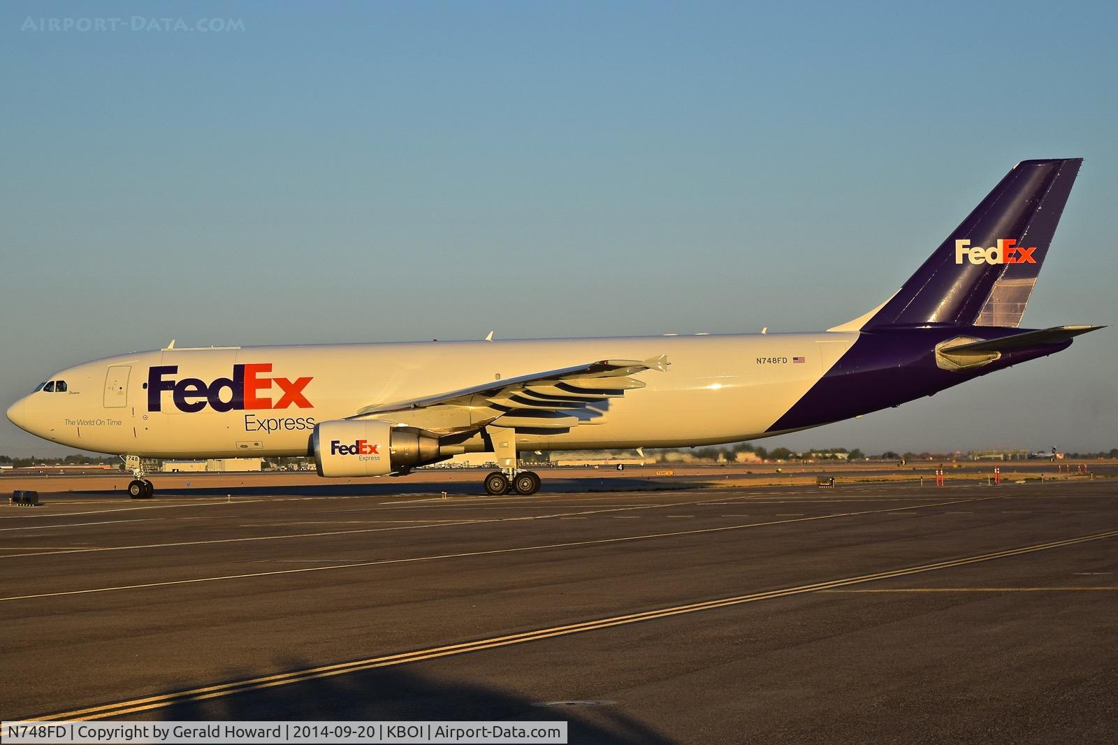 N748FD, 1992 Airbus A300B4-622R C/N 633, Taxiing to Taxiway Alpha from the Fed Ex ramp.