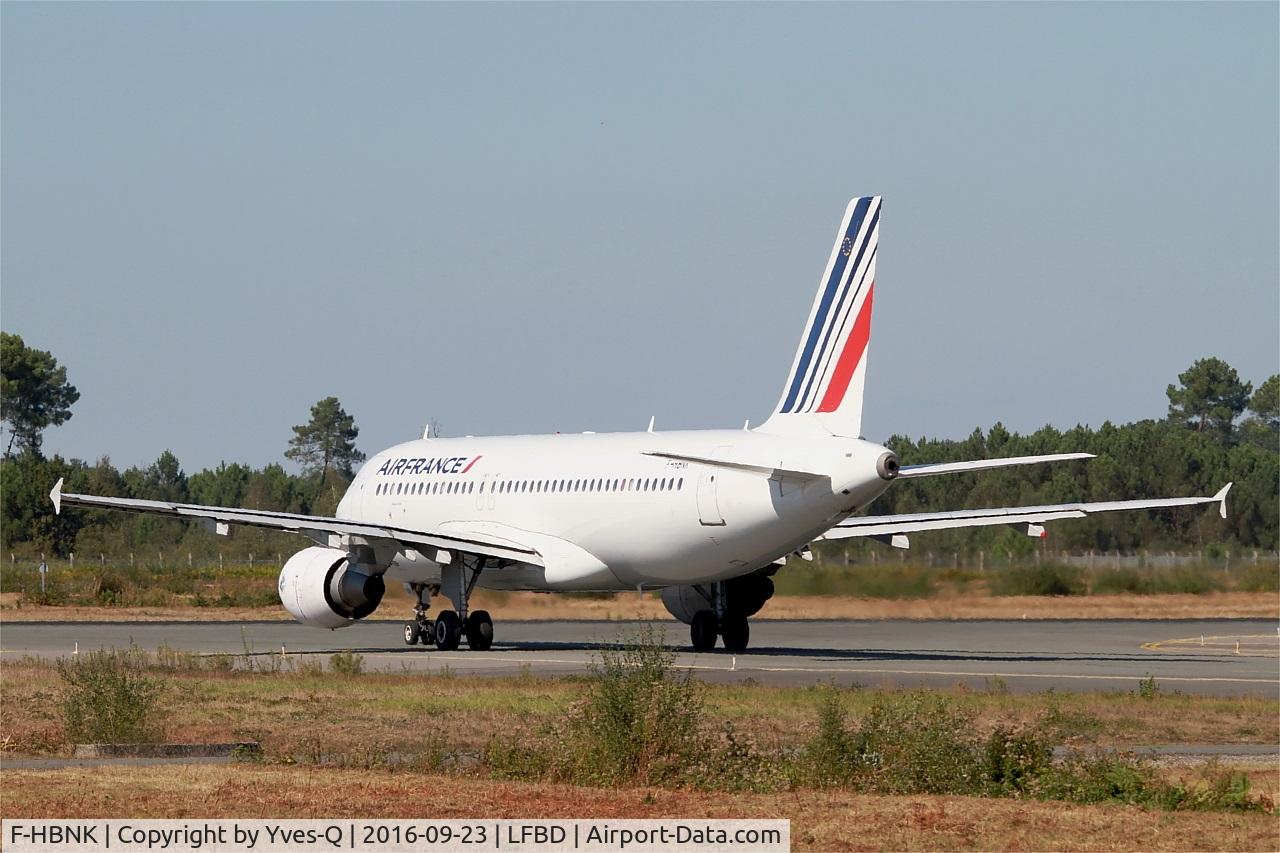 F-HBNK, 2012 Airbus A320-214 C/N 5084, Airbus A320-214, Lining up rwy 05, Bordeaux Mérignac airport (LFBD-BOD)
