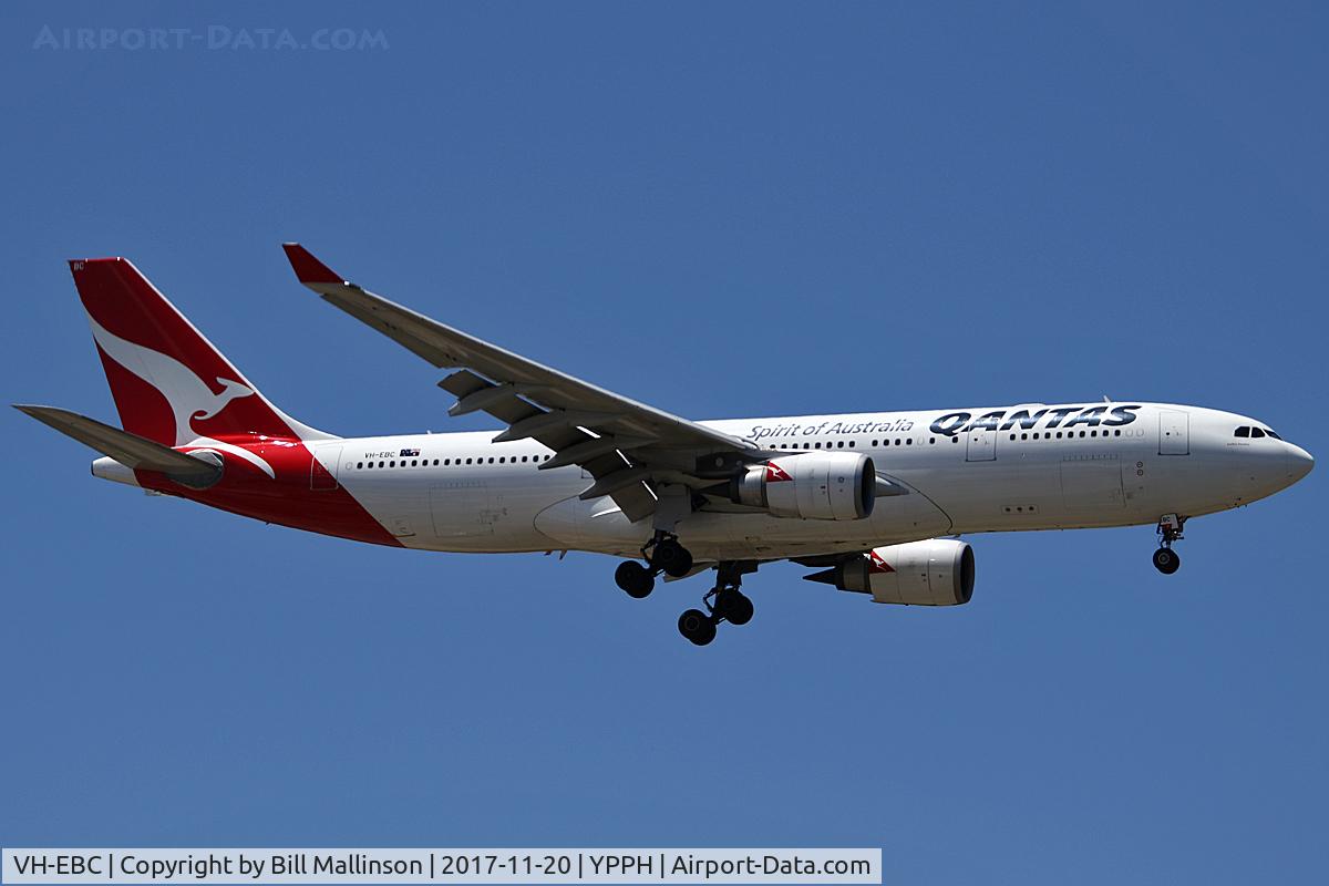 VH-EBC, 2002 Airbus A330-202 C/N 506, FINALS TO 2-1