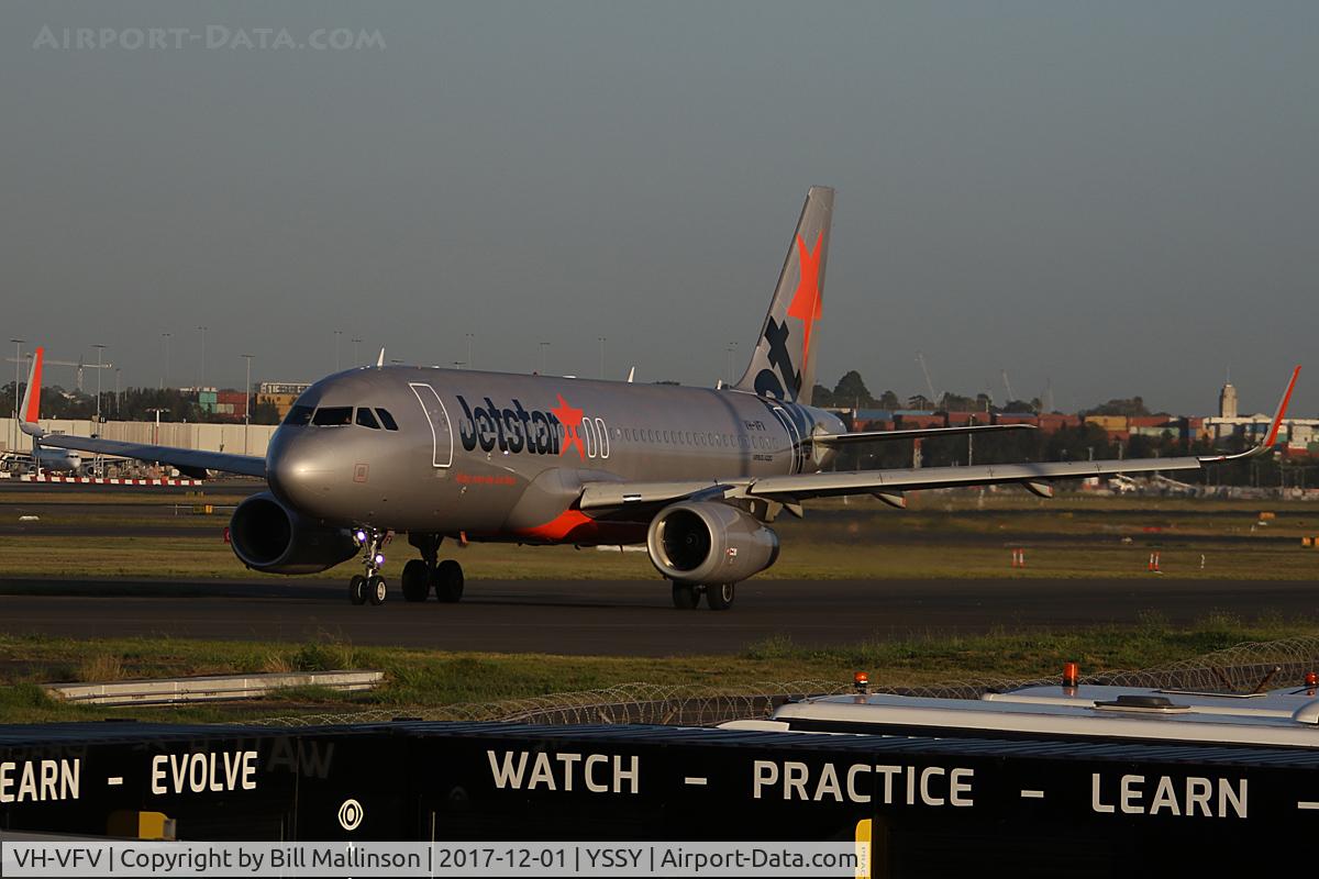 VH-VFV, 2013 Airbus A320-232 C/N 5858, TAXI TO 34R