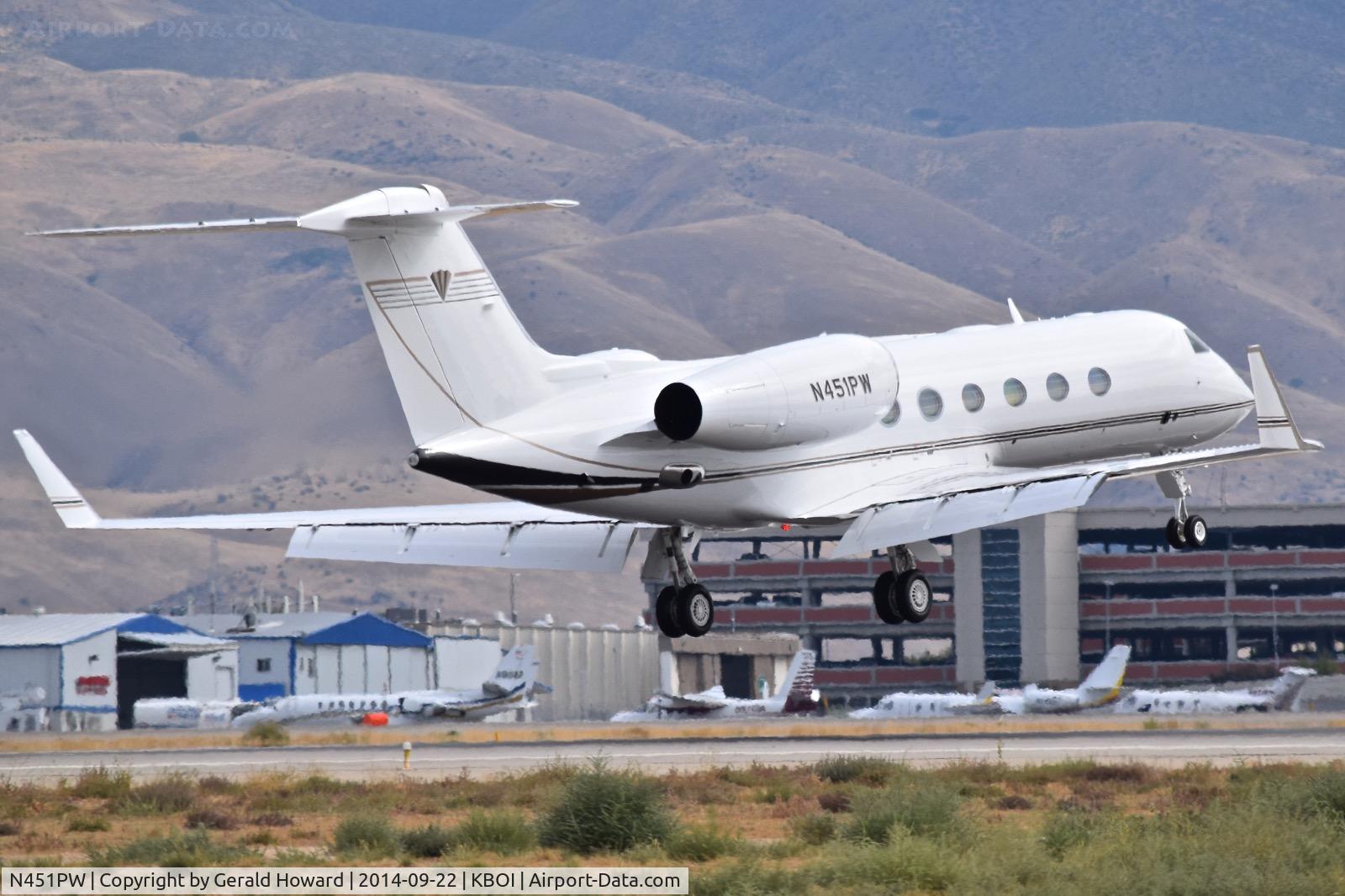 N451PW, 2014 Gulfstream Aerospace GIV-X (G450) C/N 4312, Landing RWY 10R.
