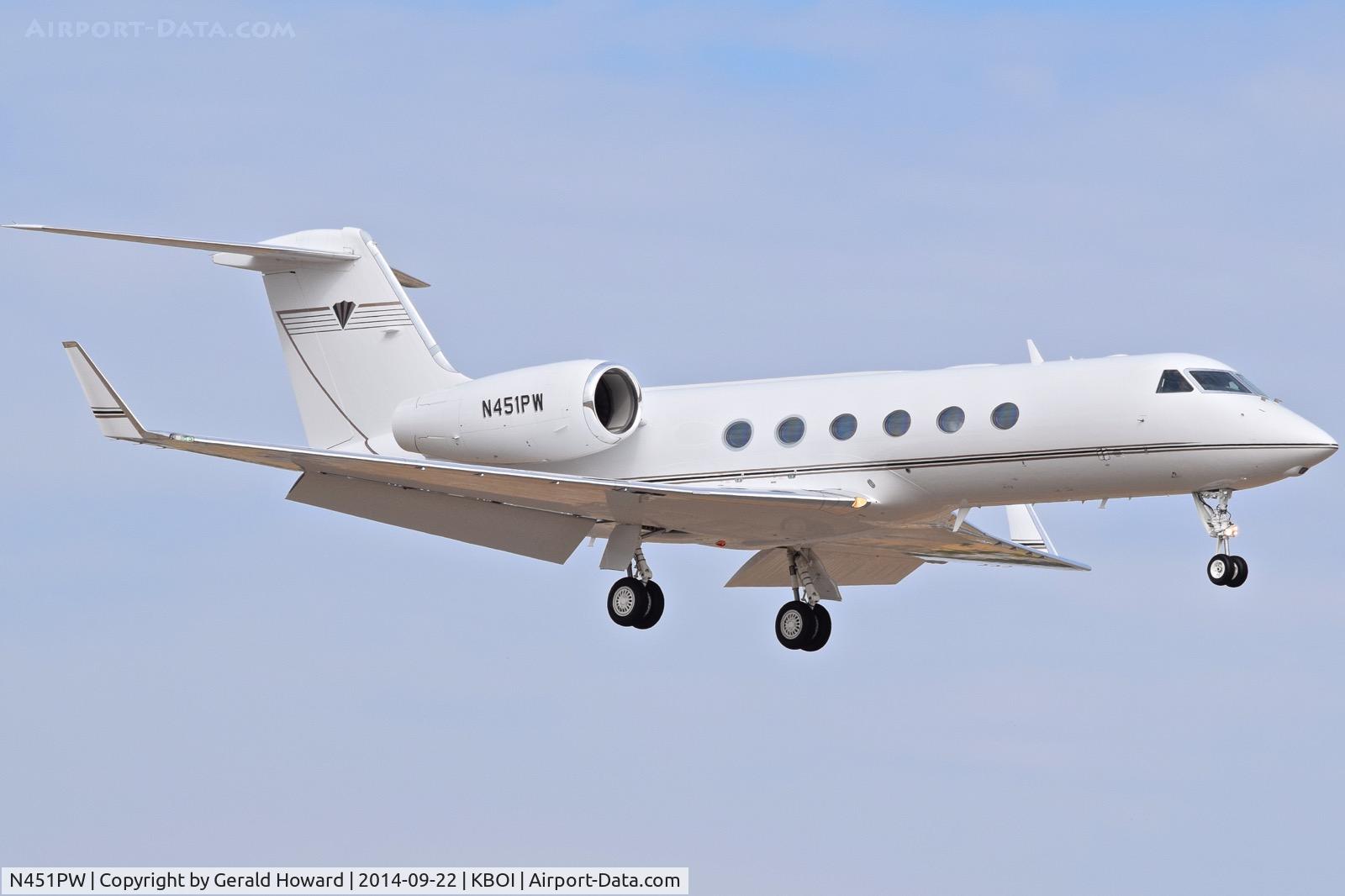 N451PW, 2014 Gulfstream Aerospace GIV-X (G450) C/N 4312, Approach to RWY 10R.