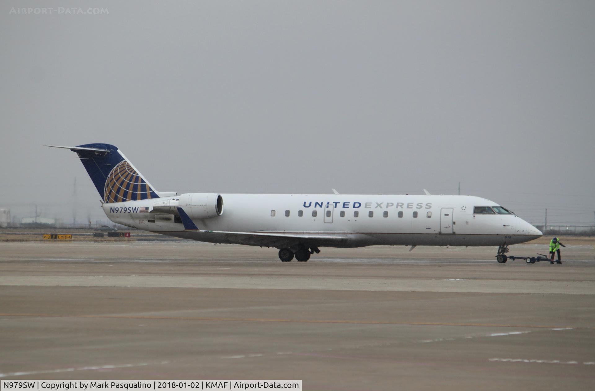N979SW, 2004 Bombardier CRJ-200ER (CL-600-2B19) C/N 7954, CL-600-2B19