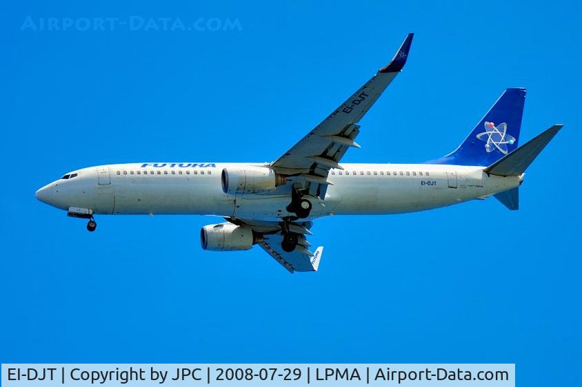 EI-DJT, 1999 Boeing 737-86N C/N 28592, Final Approach