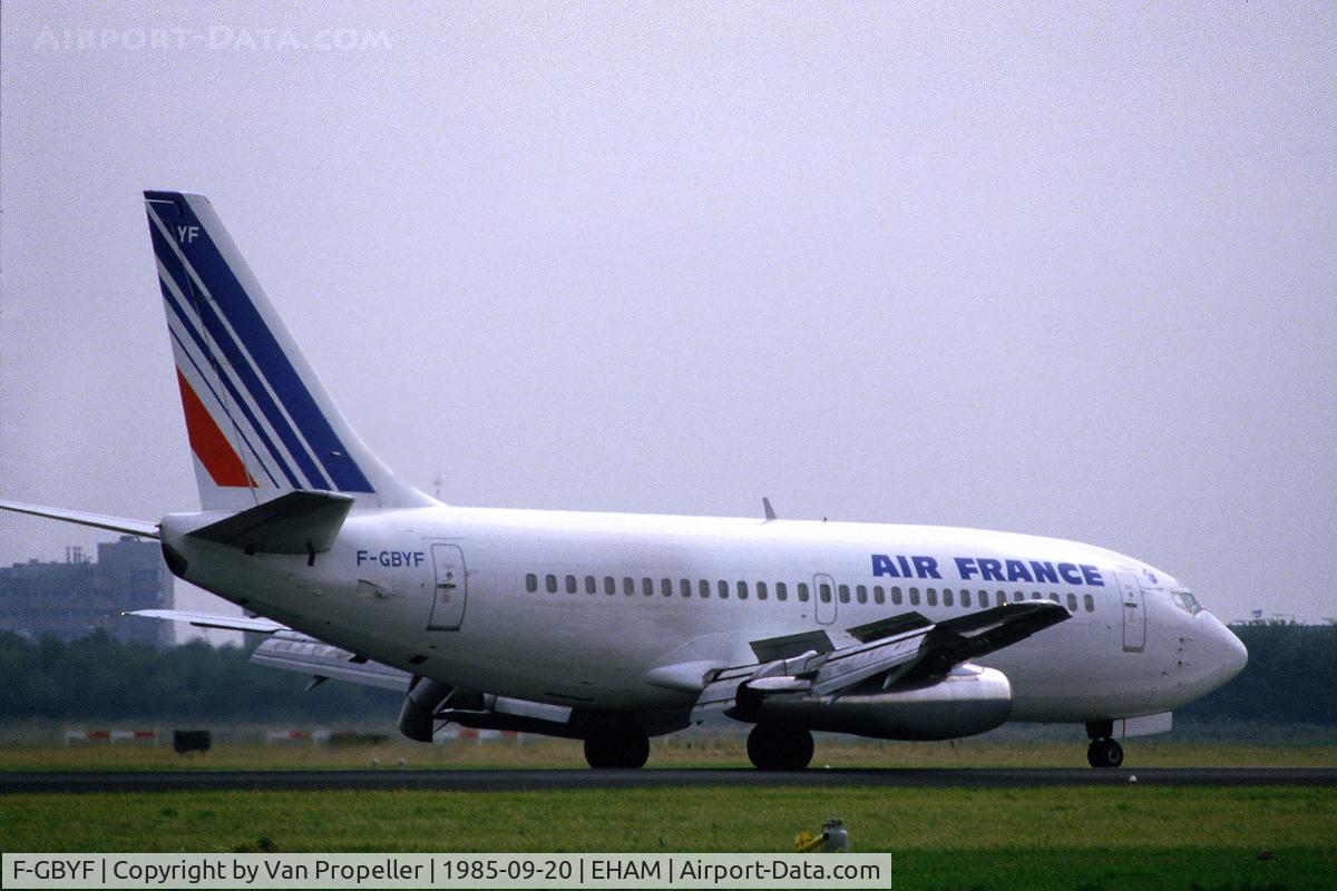 F-GBYF, 1983 Boeing 737-228 C/N 23005, Air France Boeing 737-228 landing at Schiphol airport, the Netherlands, 1985