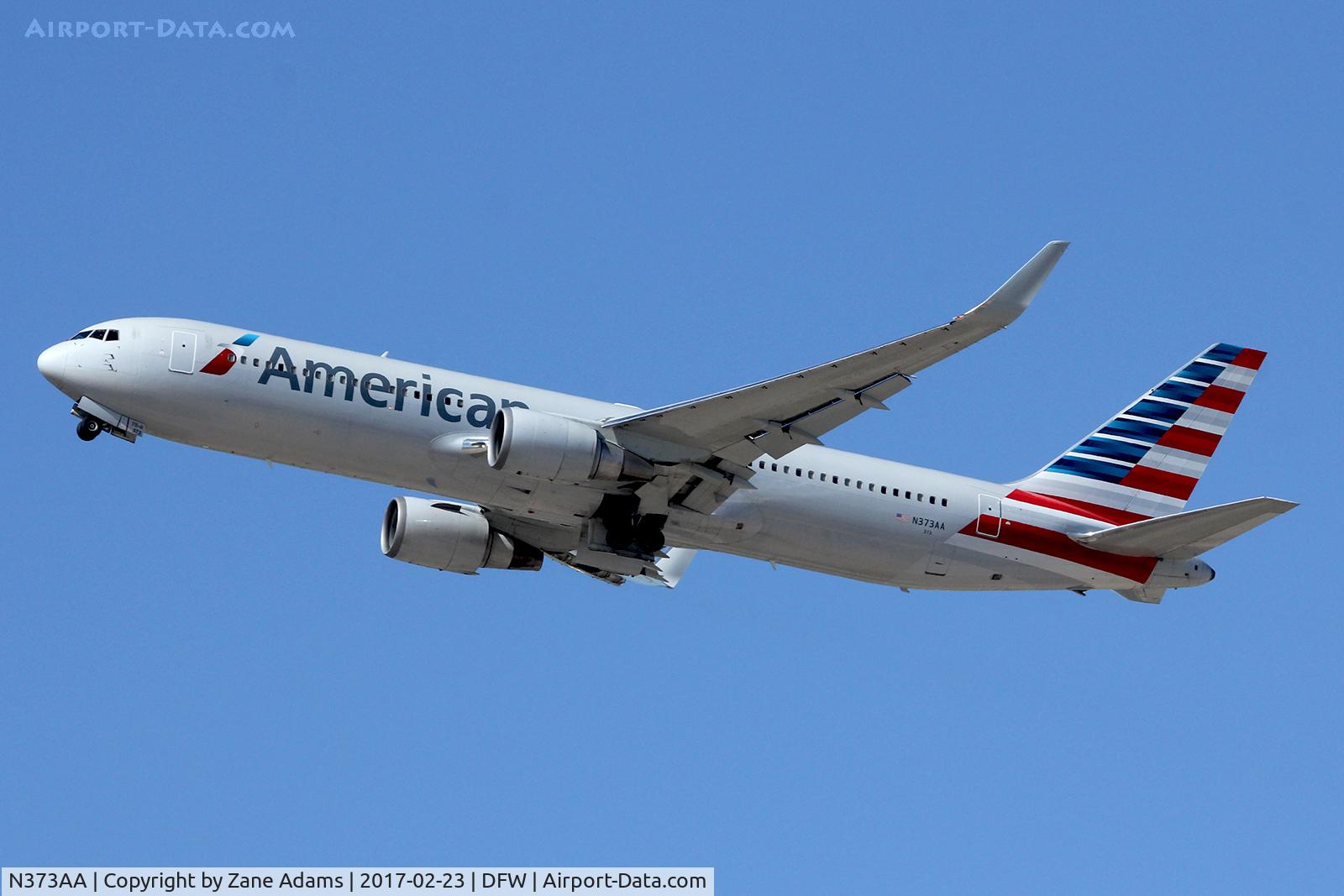 N373AA, 1992 Boeing 767-323 C/N 25200, Departing DFW Airport