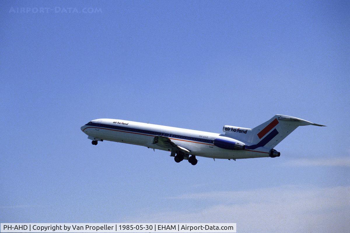 PH-AHD, 1973 Boeing 727-2H3 C/N 20822, Air Holland Boeing 727-2H3 taking off from Schiphol airport, the Netherlands, 1985