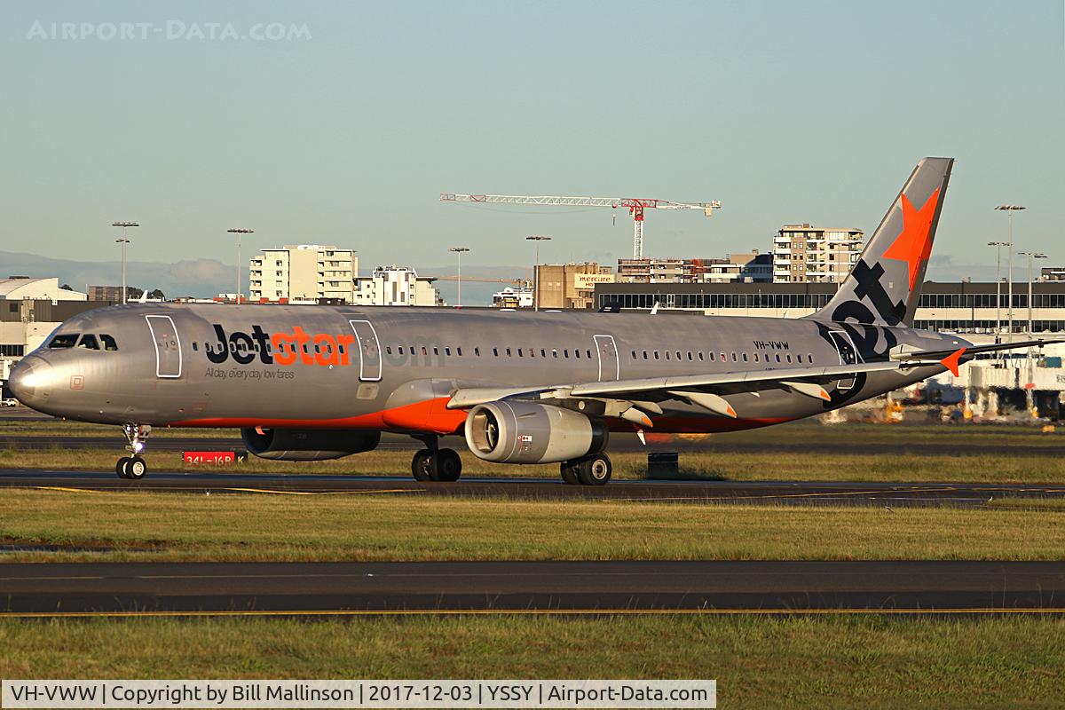 VH-VWW, 2009 Airbus A321-231 C/N 3916, TAXI TO 34R