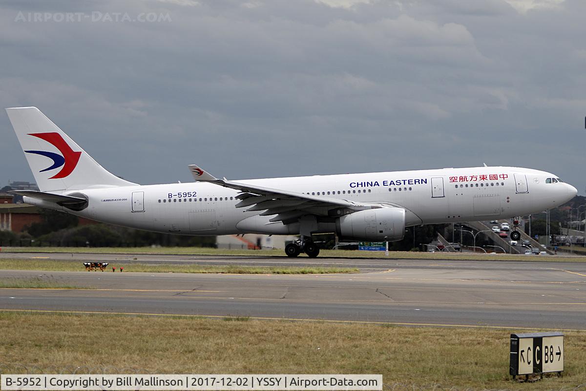 B-5952, 2014 Airbus A330-243 C/N 1547, ROLLING ON 34L