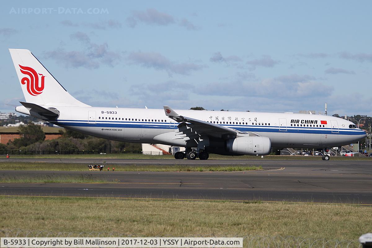 B-5933, 2013 Airbus A330-243 C/N 1471, TAXI FROM 34L