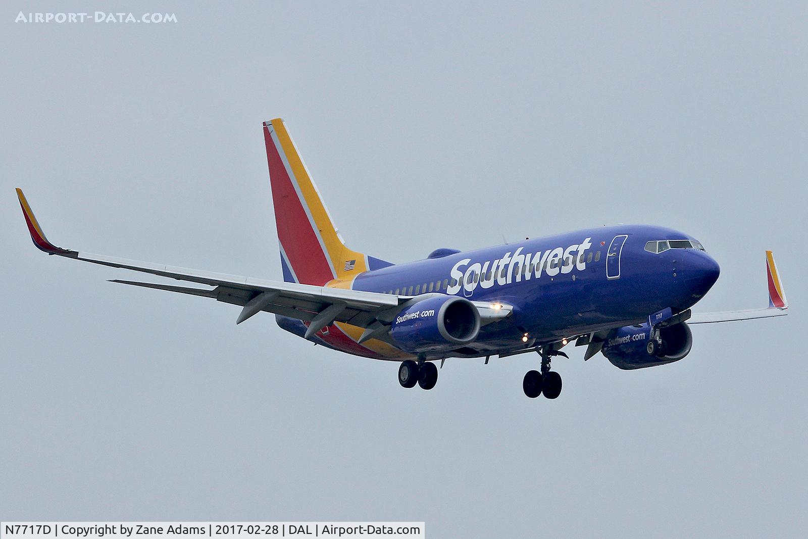 N7717D, 2005 Boeing 737-76N C/N 32664, Landing at Dallas Love Field