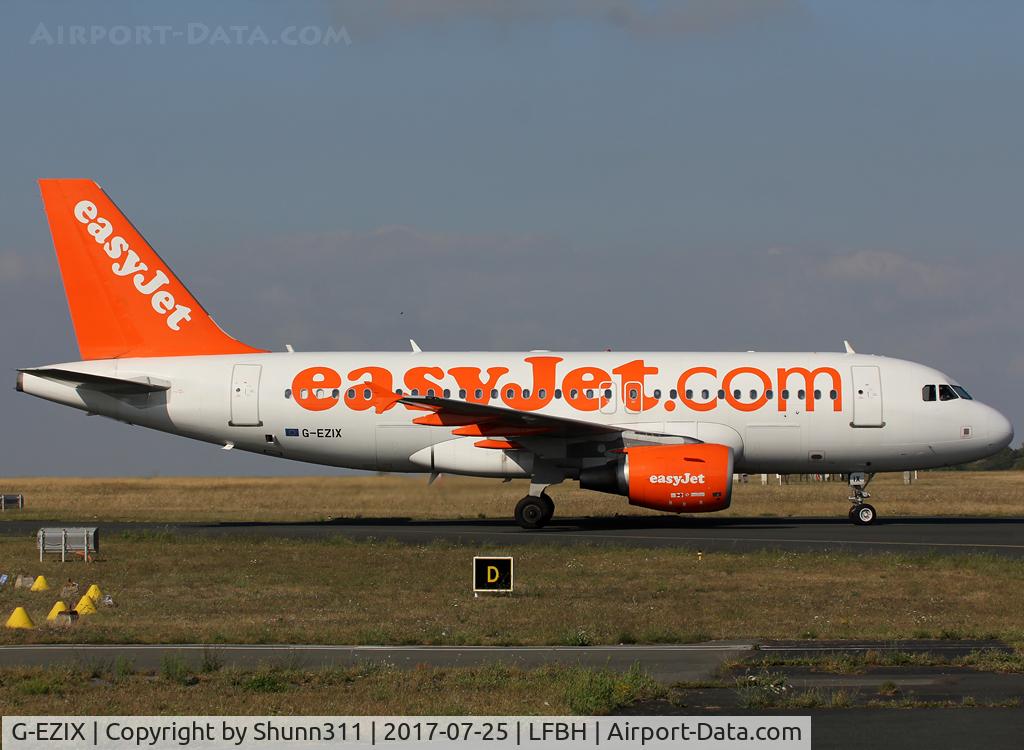 G-EZIX, 2005 Airbus A319-111 C/N 2605, Taxiing to the Terminal...