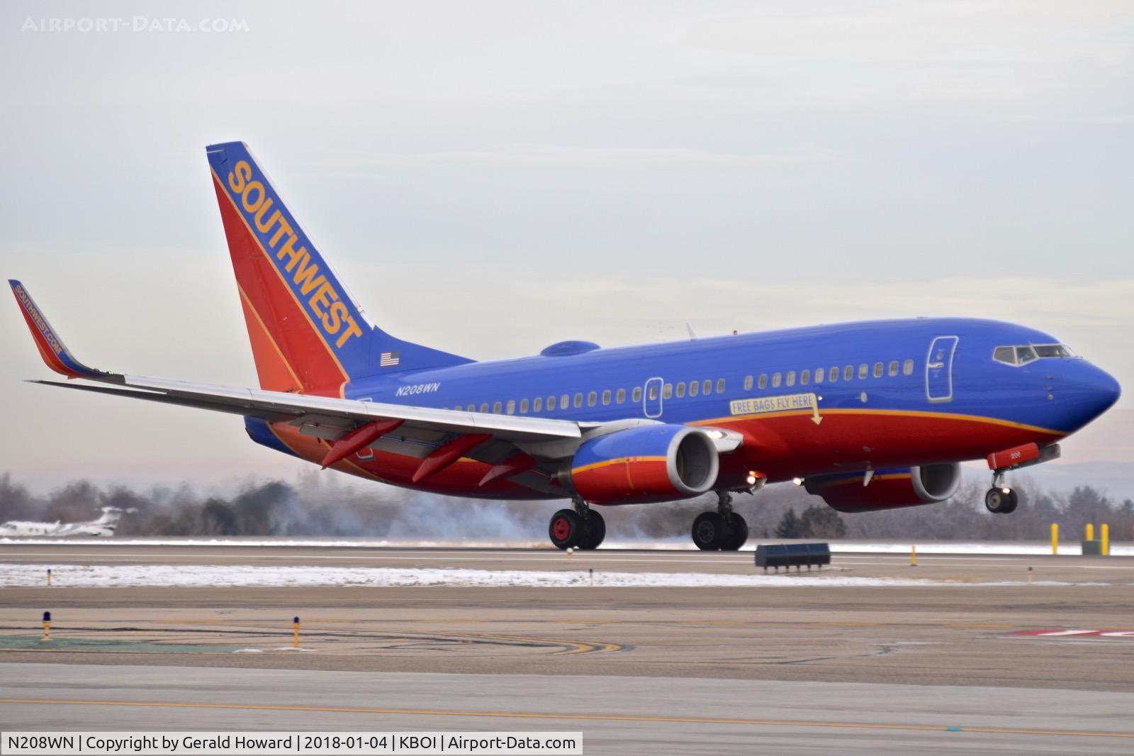 N208WN, 2005 Boeing 737-7H4 C/N 29856, Touch down on RWY 10R.