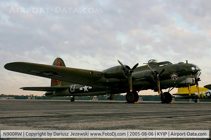 N900RW, 1944 Boeing B-17G Flying Fortress C/N 8627, Boeing B-17G Flying Fortress 