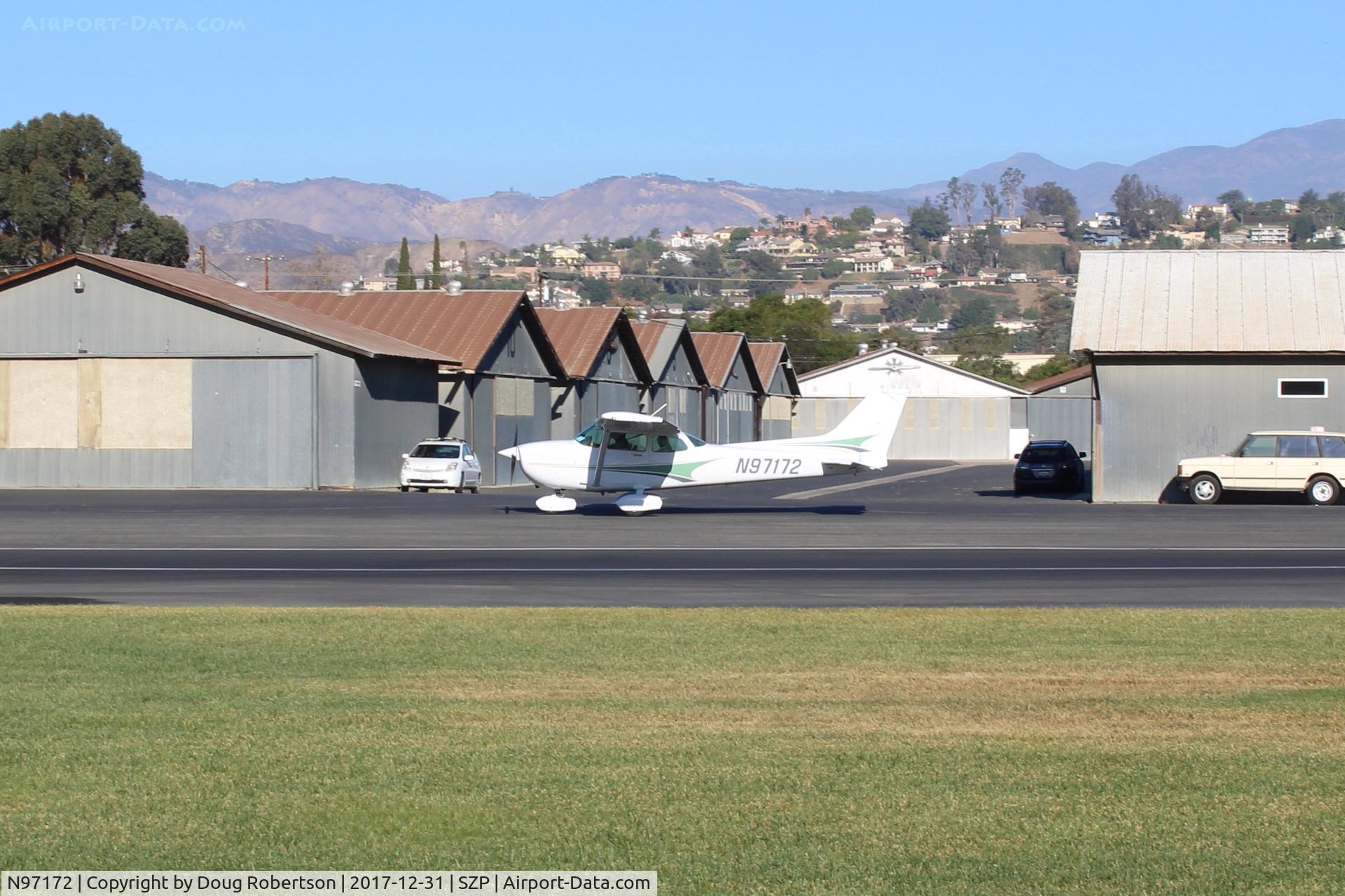 N97172, 1984 Cessna 172P C/N 17276162, 1984 Cessna 172P SKYHAWK, Lycoming O-320-D2J 160 Hp, taxi to Rwy 04