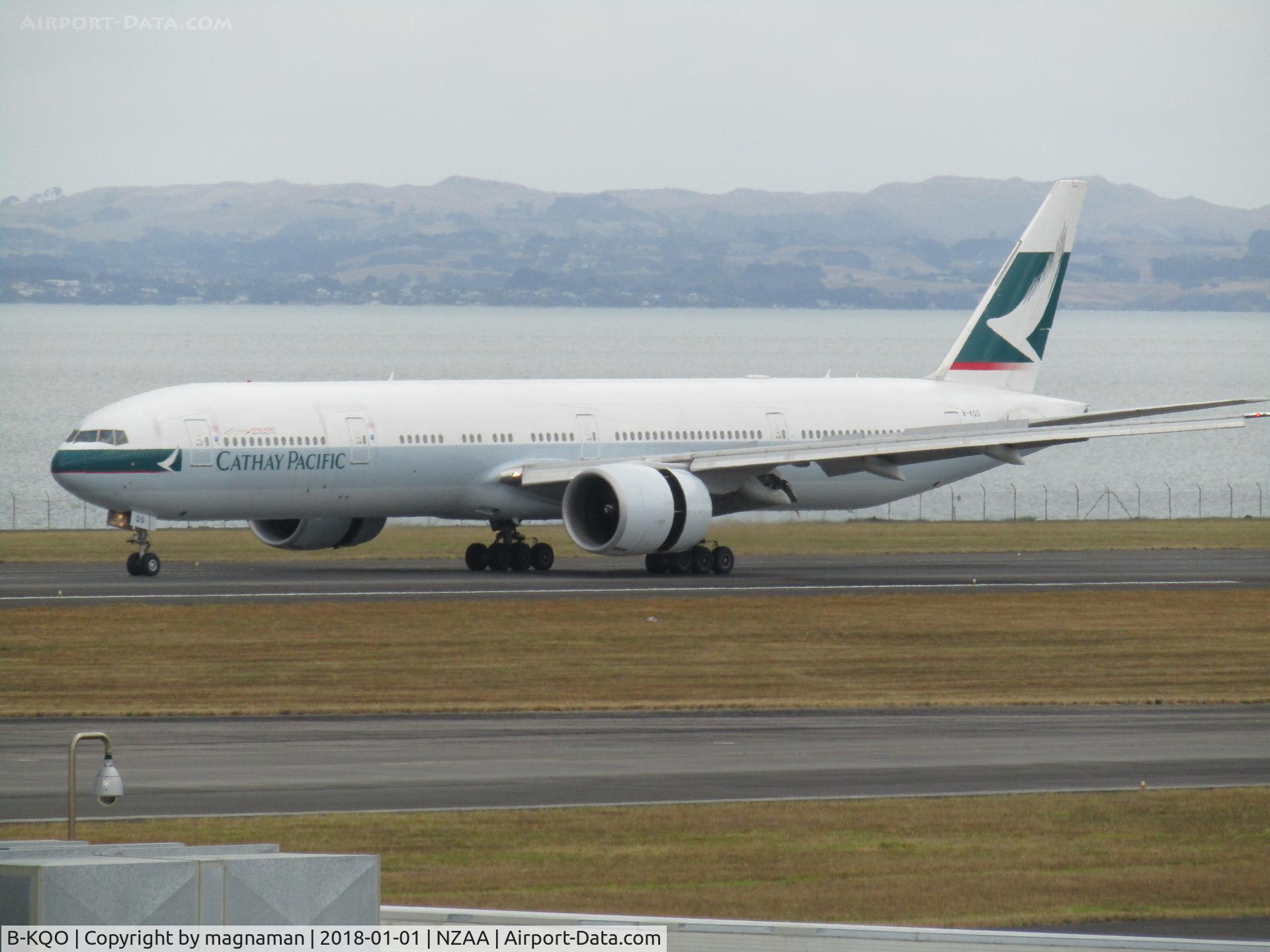 B-KQO, 2014 Boeing 777-367/ER C/N 41757, landing at AKL