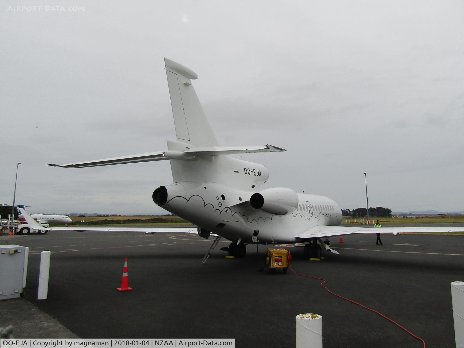 OO-EJA, 2011 Dassault Falcon 7X C/N 124, at AKL getting ready to leave