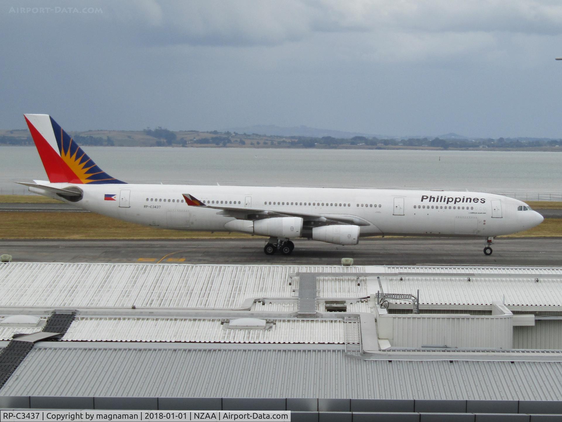 RP-C3437, 2000 Airbus A340-313 C/N 332, taxying to tgate