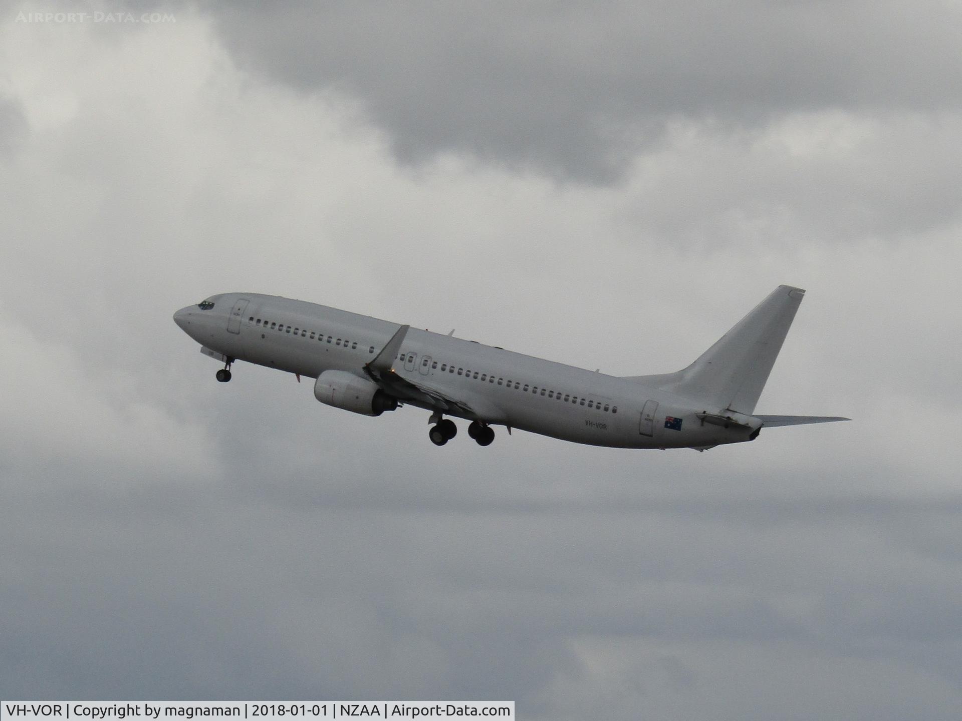 VH-VOR, 2004 Boeing 737-8FE C/N 33799, away she goes