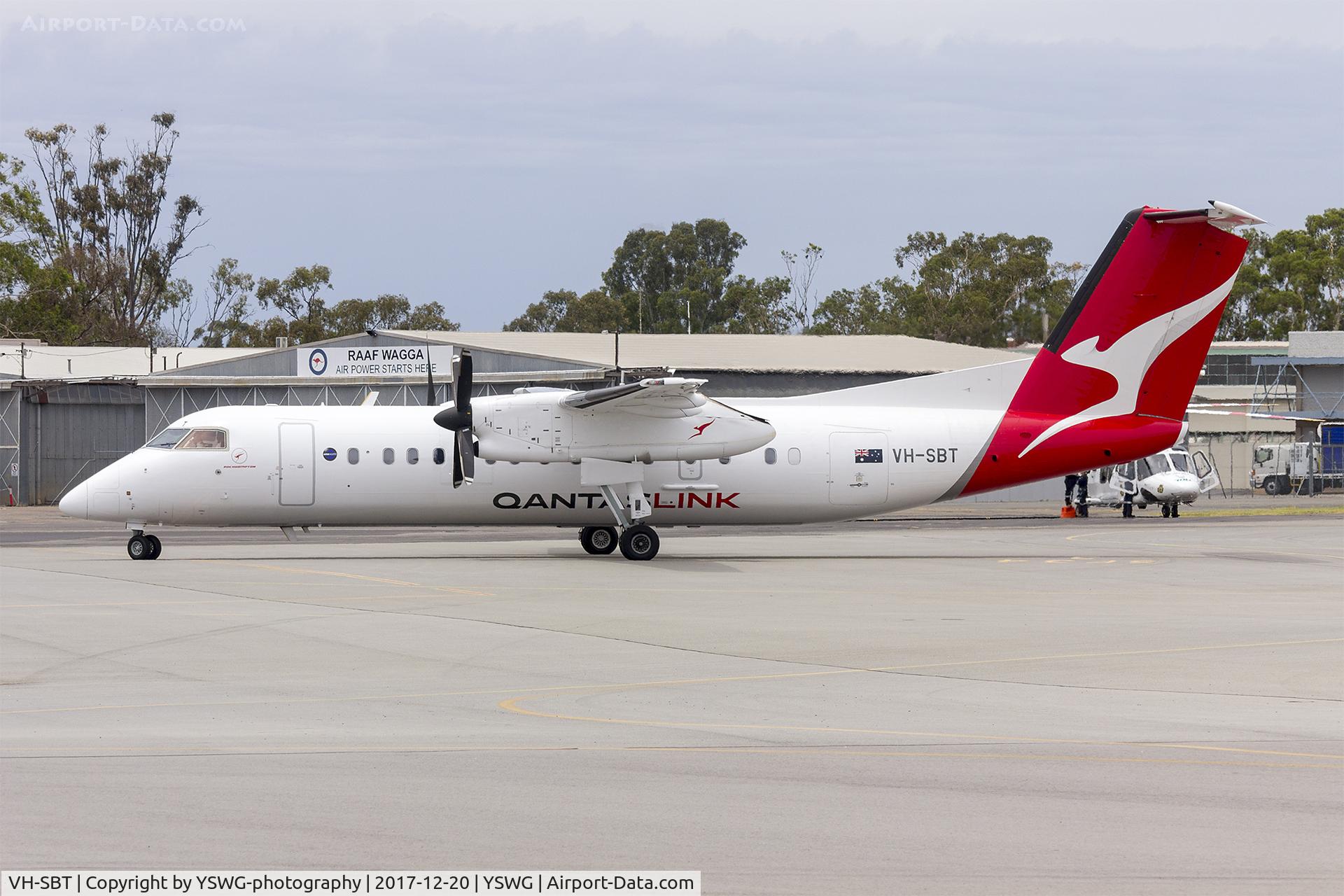 VH-SBT, 2002 De Havilland Canada DHC-8-315Q Dash 8 C/N 580, QantasLink (VH-SBT) Bombardier DHC-8-315Q Dash 8, in new QantasLink 