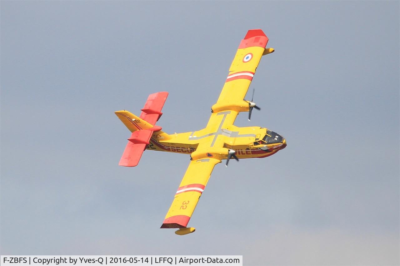 F-ZBFS, Canadair CL-215-6B11 CL-415 C/N 2001, Canadair CL-415, On display, La Ferté-Alais airfield (LFFQ) Air show 2016