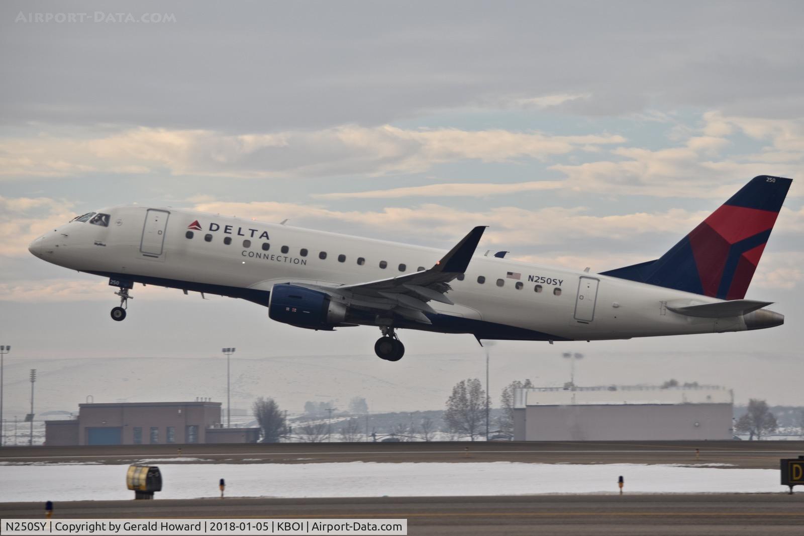 N250SY, 2016 Embraer 175LR (ERJ-170-200LR) C/N 17000610, Departing RWY 10L.