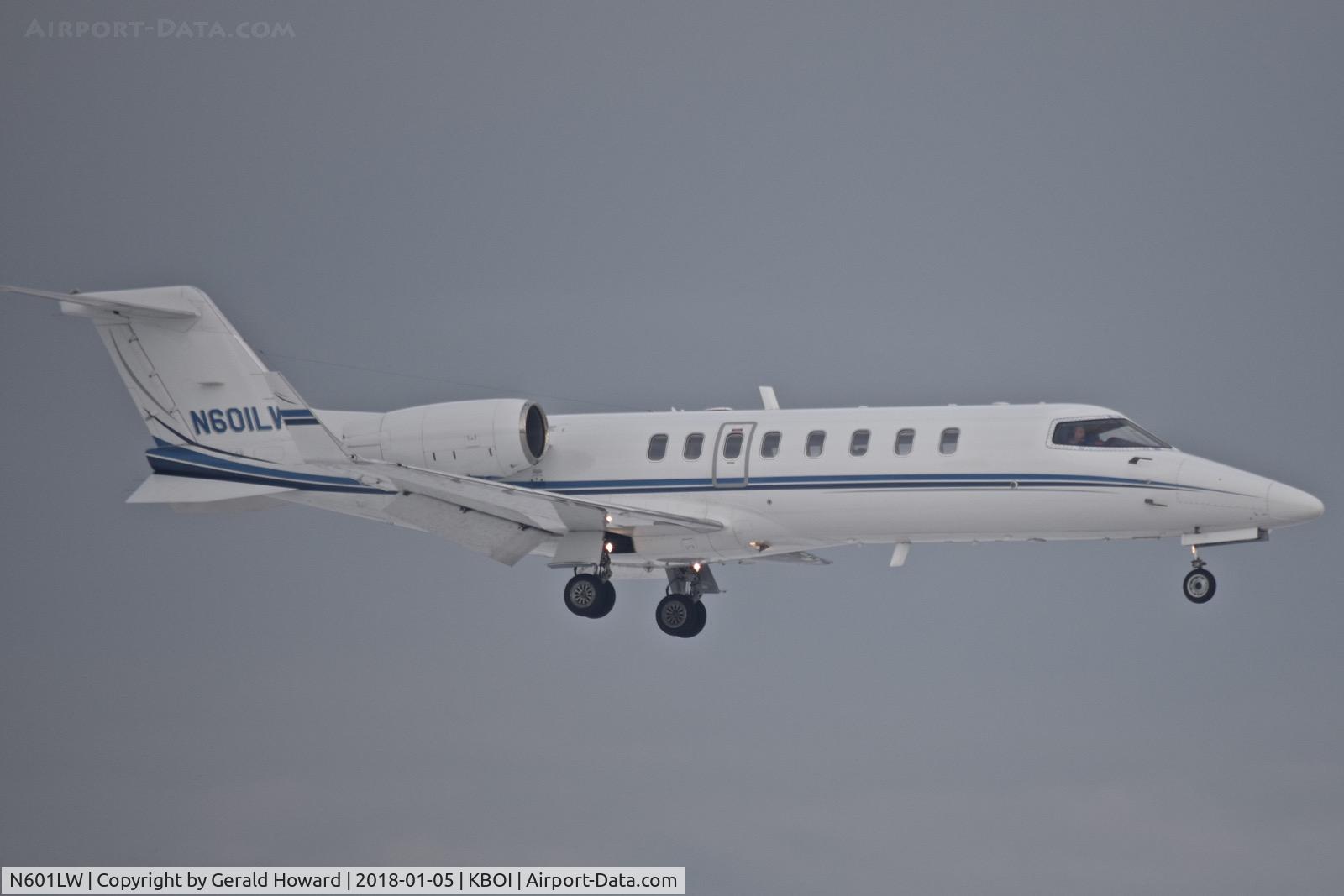 N601LW, 2001 Learjet 45 C/N 45-193, Landing RWY 10L.