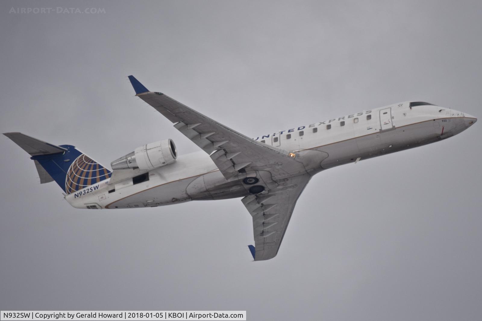 N932SW, 2002 Bombardier CRJ-200LR (CL-600-2B19) C/N 7714, Departing RWY 10L.