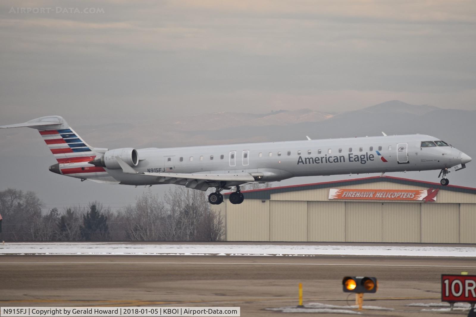N915FJ, 2004 Bombardier CRJ900 (CL-600-2D24) C/N 15015, Landing RWY 10L.