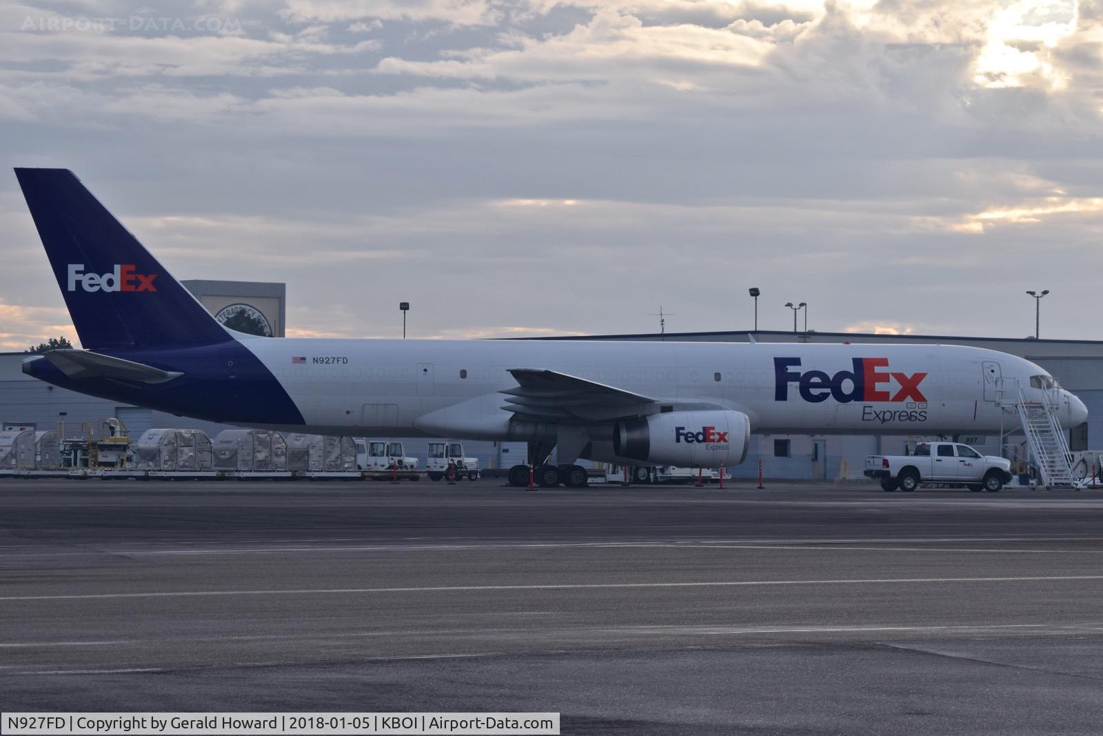 N927FD, 1994 Boeing 757-204 C/N 27220, Parked on the Fed Ex ramp.