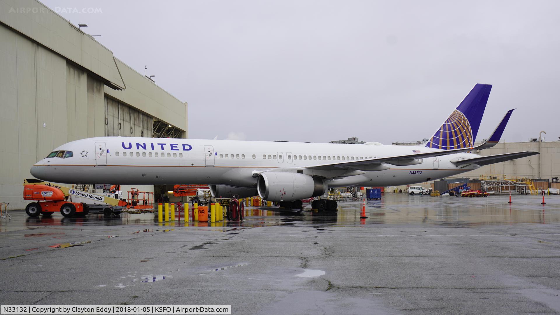 N33132, 1998 Boeing 757-224 C/N 29281, SFO 2018.