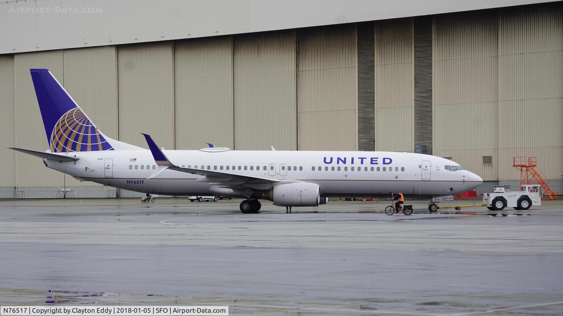 N76517, 2008 Boeing 737-824 C/N 31628, SFO 2018.