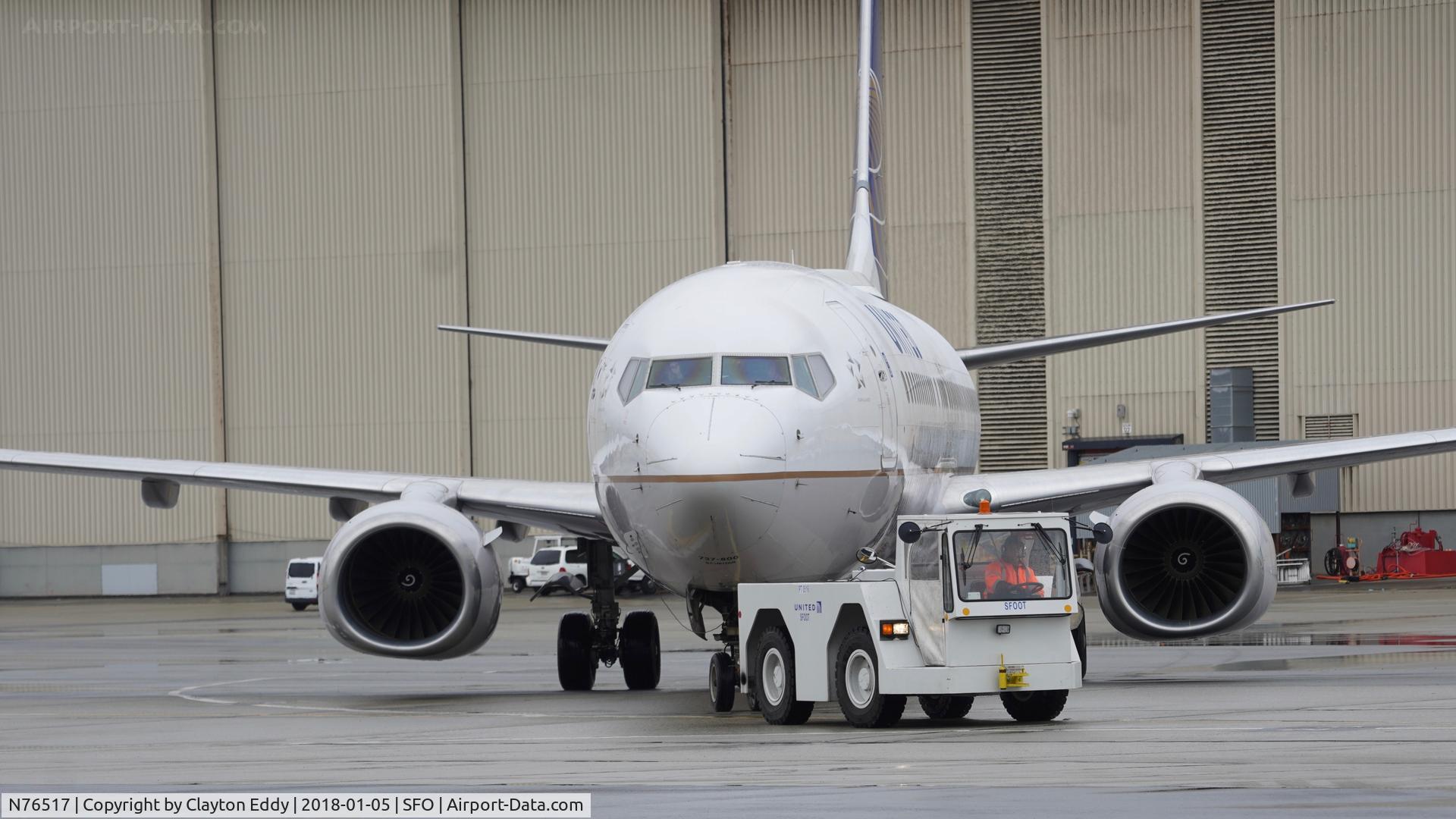 N76517, 2008 Boeing 737-824 C/N 31628, SFO 2018.