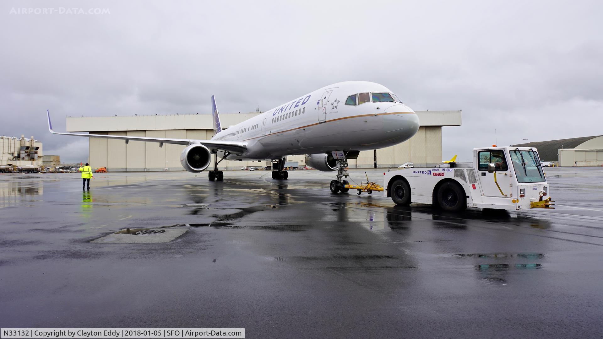 N33132, 1998 Boeing 757-224 C/N 29281, SFO 2018.
