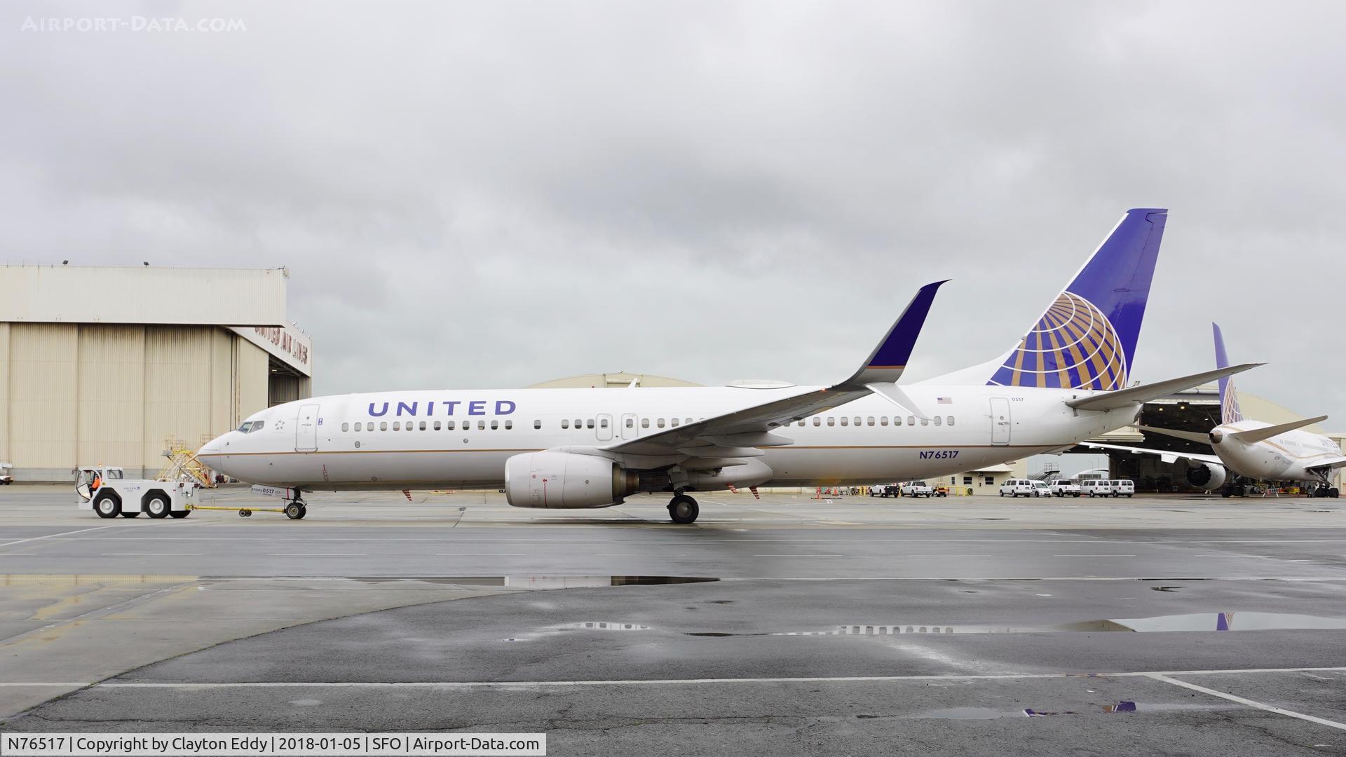 N76517, 2008 Boeing 737-824 C/N 31628, SFO 2018.