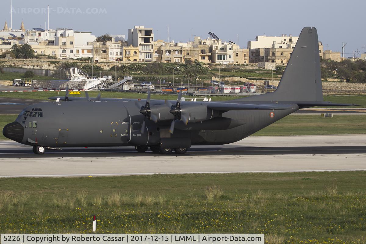 5226, Lockheed C-130H-30 Hercules C/N 382-5226, Runway 31