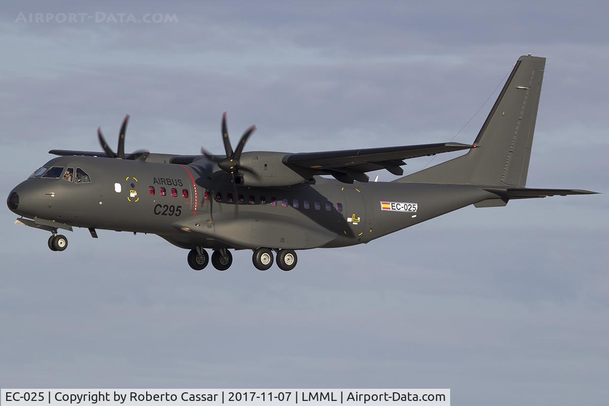EC-025, CASA C-295M C/N 166, Runway 31