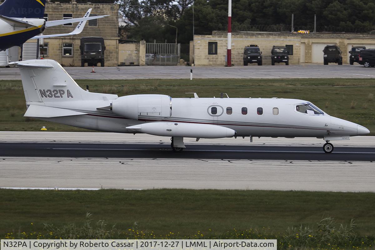 N32PA, 1976 Gates Learjet 36A C/N 025, Runway 13