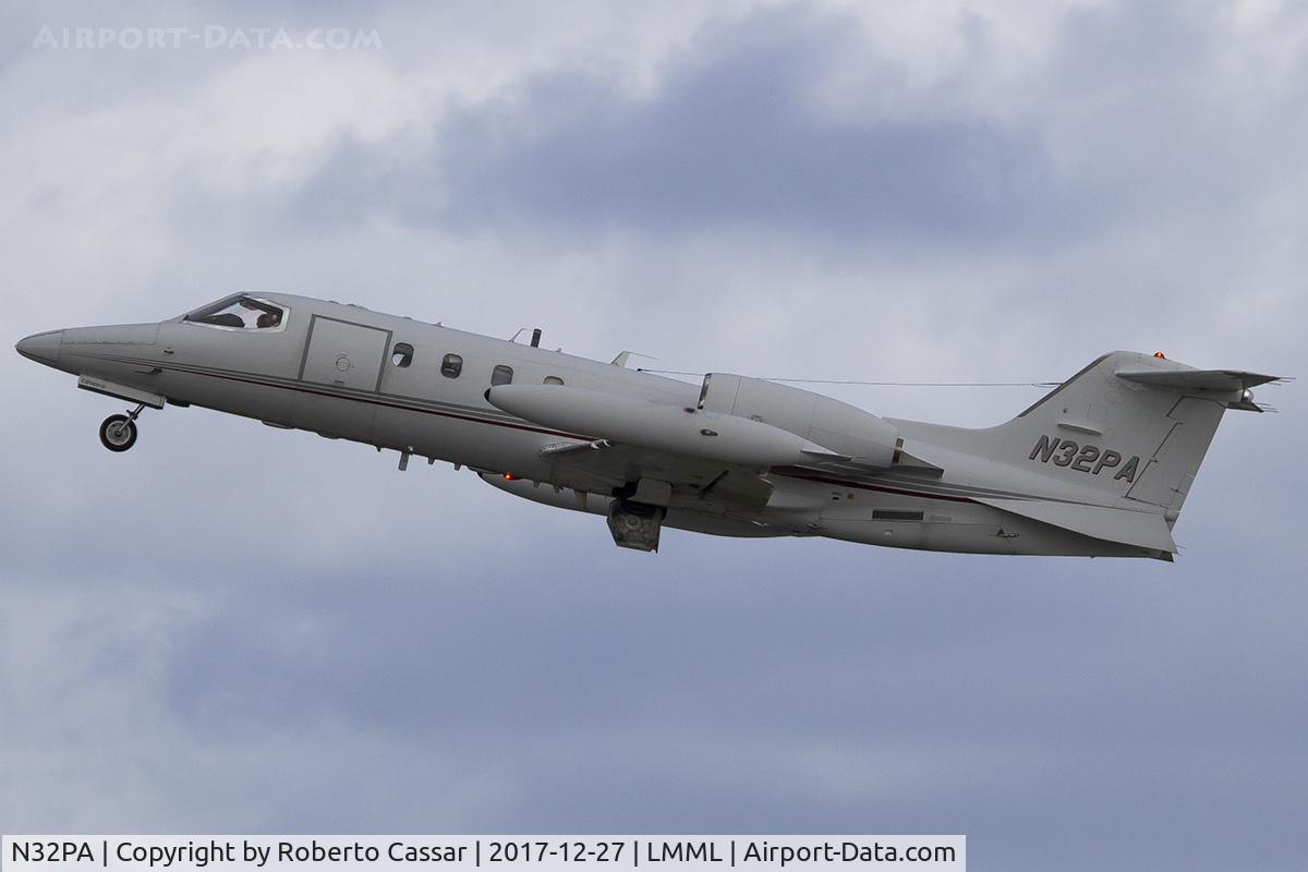 N32PA, 1976 Gates Learjet 36A C/N 025, Runway 31