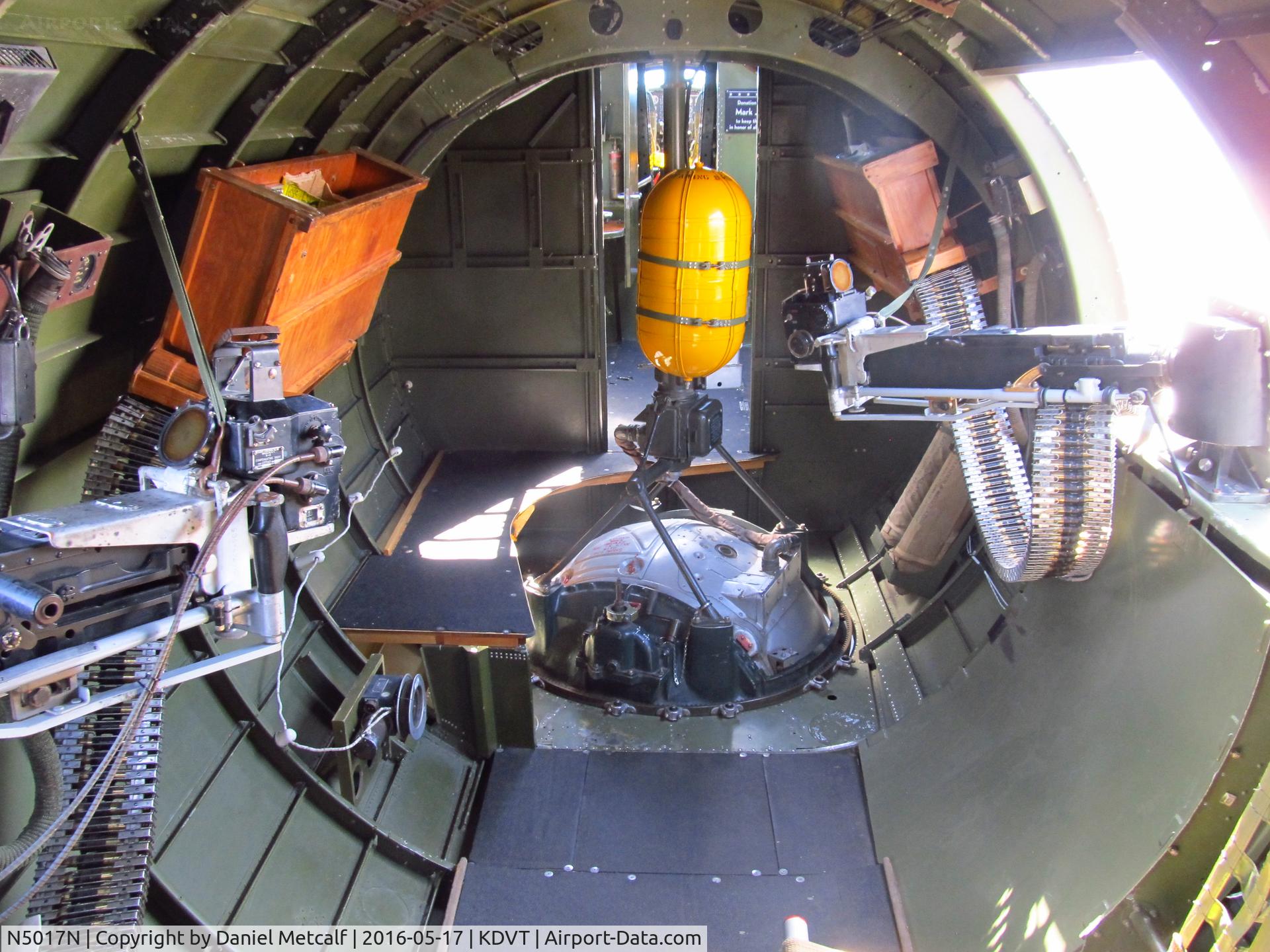 N5017N, 1944 Lockheed/Vega (Boeing) B-17G-105-VE Flying Fortress C/N 8649, Waist Gunners' Section