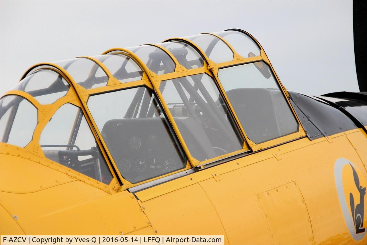 F-AZCV, 1951 North American T-6G Texan C/N 182-143, North American T-6G Texan, Cockpit close up view, La Ferté-Alais airfield (LFFQ) Air show 2016