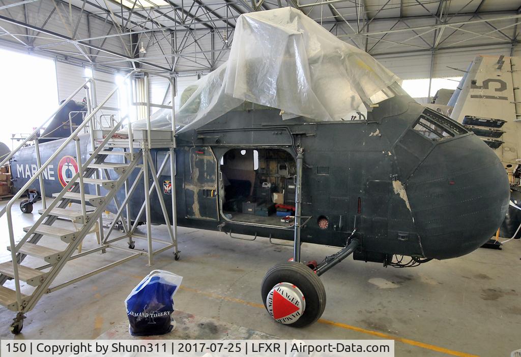 150, Sikorsky HSS-1 Seabat C/N SA150, Under restoration since many years at the Rochefort Naval Museum...