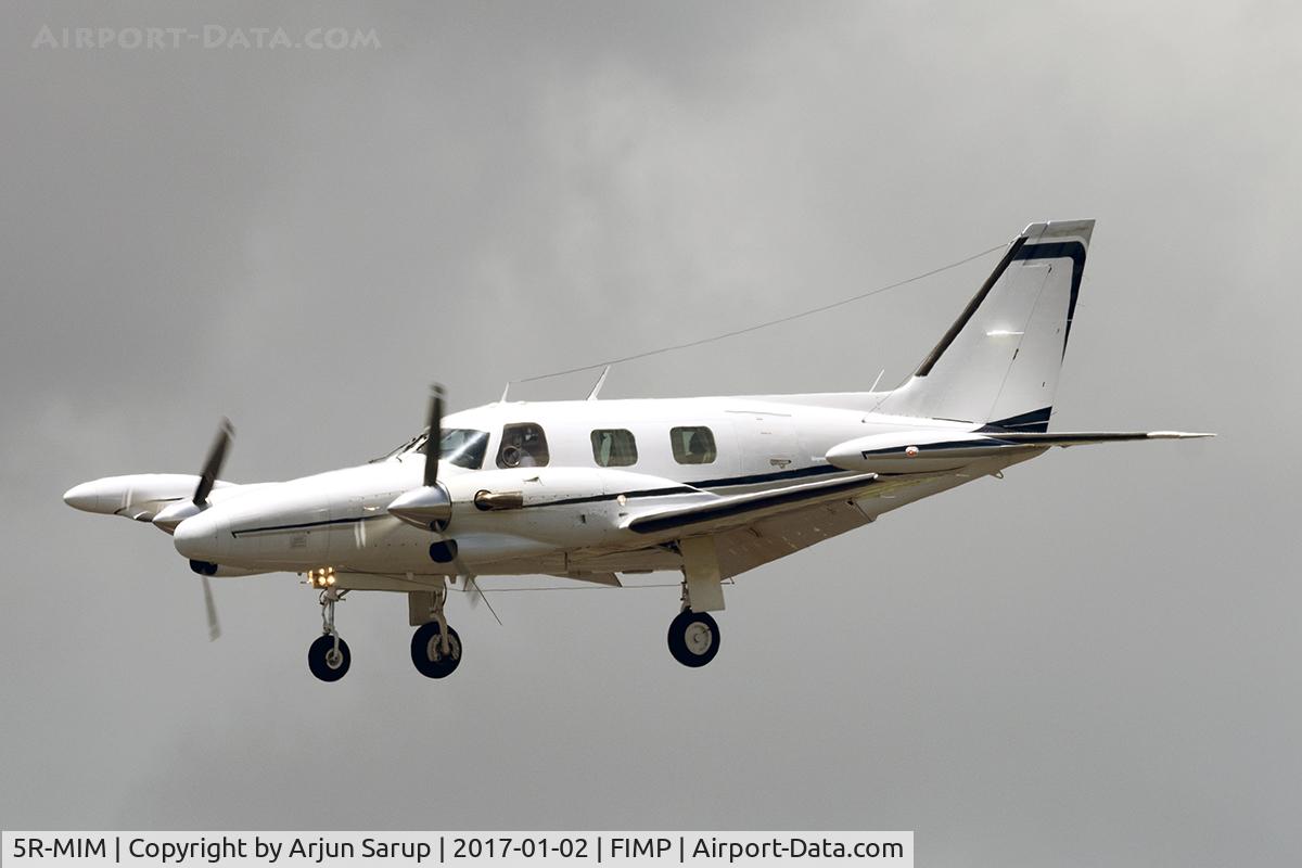 5R-MIM, 1977 Piper PA-31T Cheyenne II C/N 31T-7720059, Landing at SSR International Airport.