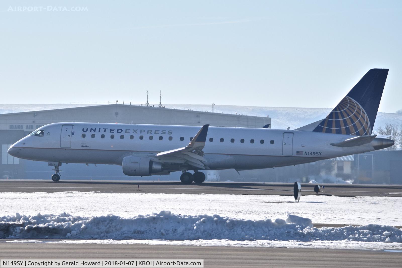 N149SY, 2015 Embraer 175LR (ERJ-170-200LR) C/N 17000495, Landing RWY 10L.