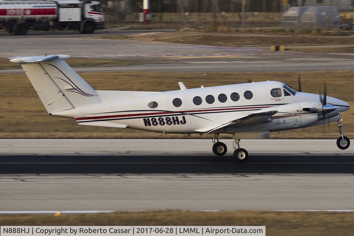 N888HJ, 1978 Beech B200 King Air King Air C/N BB-444, Runway 13