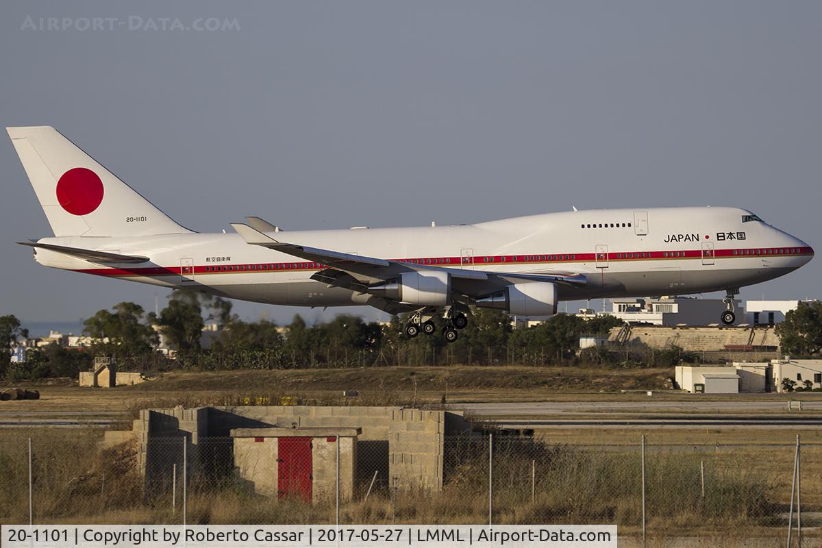 20-1101, 1990 Boeing 747-47C C/N 24730, Runway 13