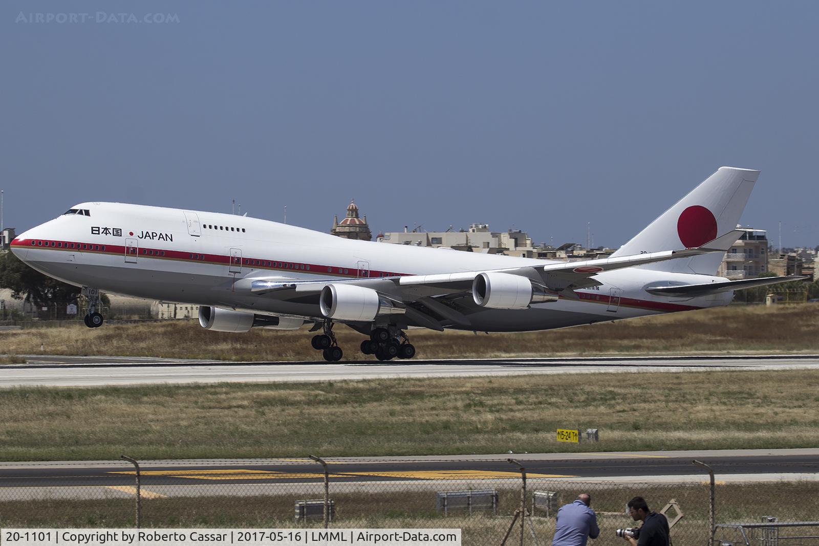 20-1101, 1990 Boeing 747-47C C/N 24730, Runway 13