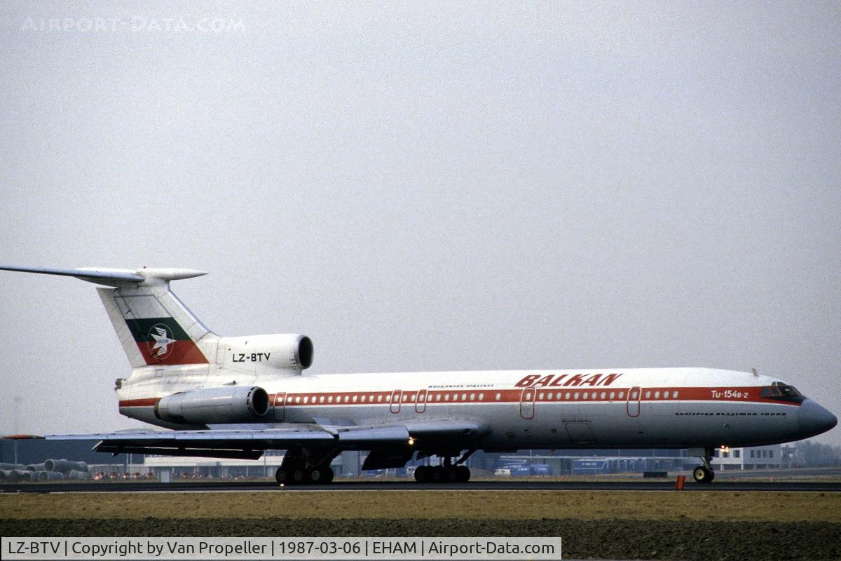 LZ-BTV, 1982 Tupolev Tu-154B-2 C/N 82A569, Balkan Bulgarian Airlines Tupolev Tu-154B-2 landing at Schiphol airport, the Netherlands, 1987