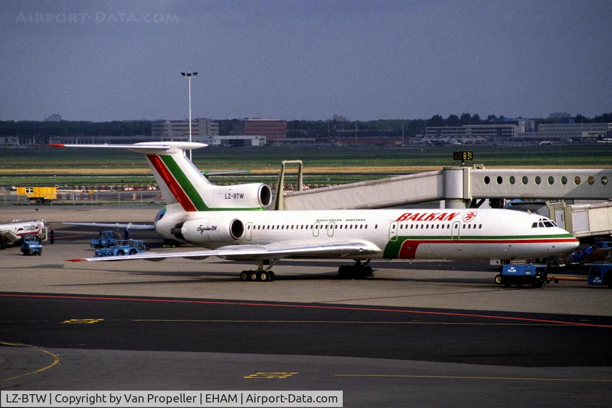 LZ-BTW, 1985 Tupolev Tu-154M C/N 85A707, Balkan Bulgarian Airlines Tupolev Tu-154M at Schiphol airport, the Netherlands, 1989