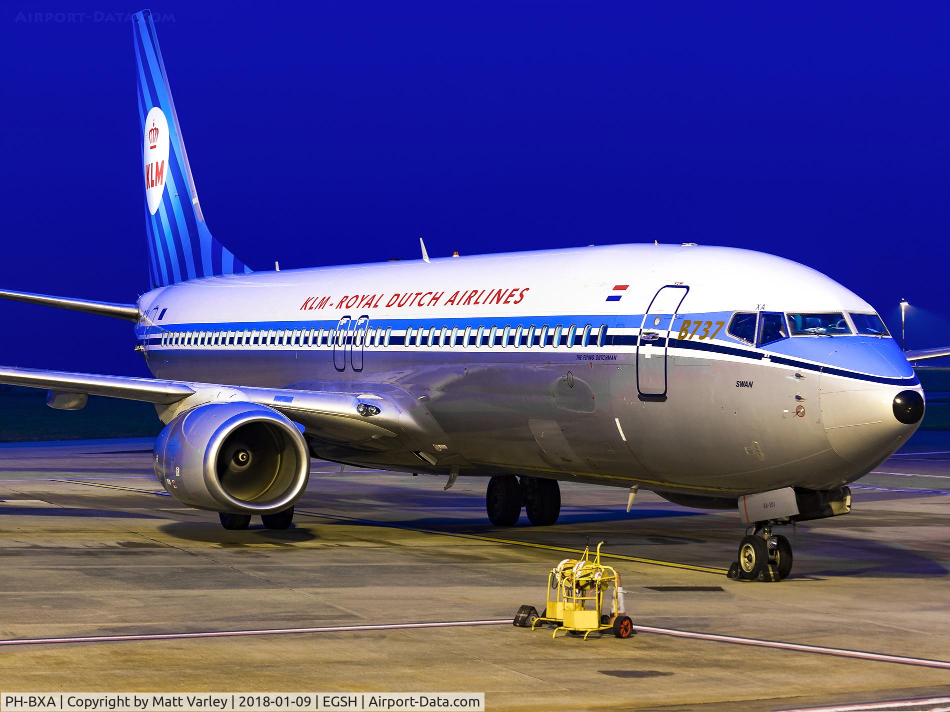 PH-BXA, 1998 Boeing 737-8K2 C/N 29131, Sat on stand 6 :) :) :)